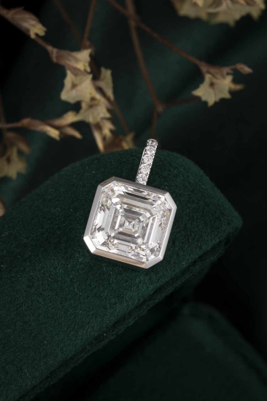 Platinum lab-grown diamond pendant